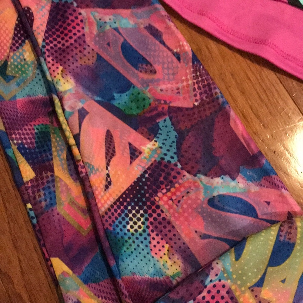 GIRL’S medium Superman outfit - Picture 2 of 3